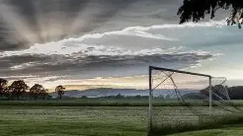 揭秘进球秘籍：格纳布里点赞定位球大师，凯恩神封助力球队锋芒毕露