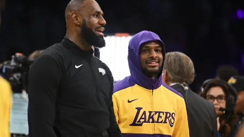 “菲尔克鲁格帽子戏法助力多特蒙德3-0横扫波鸿”